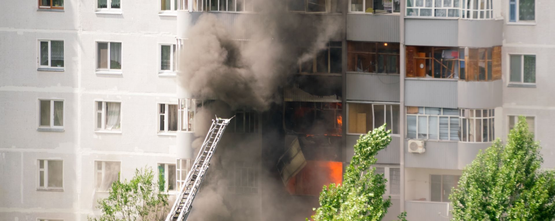 Страхование квартиры от затопления и пожара: разумная защита или лишние траты?